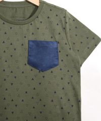 Camiseta-Infantil-Estampado-Geometrico-com-Bolso-Manga-Curta-Gola-Careca-Verde-Militar-9978943-Verde_Militar_3