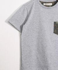 Camiseta-Infantil-com-Bolso-Estampado-Camuflado-Manga-Curta-Gola-Careca-Cinza-Mescla-9980372-Cinza_Mescla_4