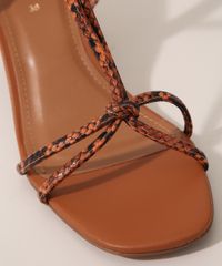 Sandalia-Feminina-com-No-Salto-Medio-em-Madeira-Estampado-Animal-Print-Cobra-Oneself-Caramelo-9984384-Caramelo_4