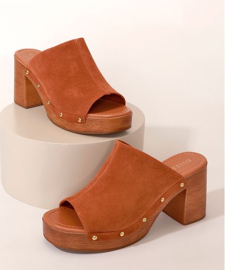 Tamanco-Feminino-Oneself-de-Camurca-Salto-Medio-em-Madeira-com-Tachas-Marrom-9985995-Marrom_1