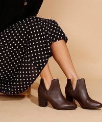 Bota-Feminina-Ankle-Boot-Cano-Curto-Salto-Grosso-Medio-Bico-Fino-com-Recorte-Beira-Rio-Marrom-Escuro-9986399-Marrom_Escuro_2
