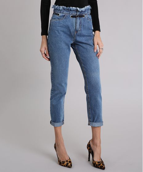 Calca-Jeans-Feminina-Mom-Pants-com-Ilhos-e-Cos-Desfiado-com-Cinto-Azul-Medio-9010647-Azul_Medio_1