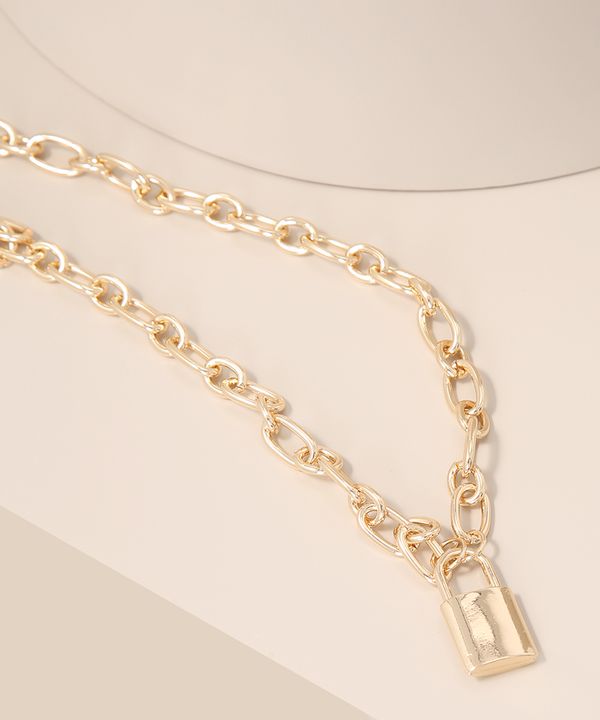 Colar Feminino com Pingente de Cadeado Dourado Único