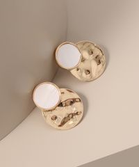Brinco-Feminino-Texturizado-com-Chapa-Perolada-Dourado-9980815-Dourado_1