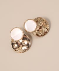 Brinco-Feminino-Texturizado-com-Chapa-Perolada-Dourado-9980815-Dourado_3
