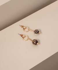 Brinco-Feminino-Circular-Vazado-com-Pingente-de-Esfera-Dourado-9980809-Dourado_1