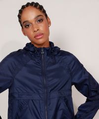 Jaqueta-Corta-Vento-com-Recorte-Bolso-e-Capuz-Azul-Marinho-9968442-Azul_Marinho_6 Jaqueta-Corta-Vento-com-Recorte-Bolso-e-Capuz-Azul-Marinho-9968442-Azul_Marinho_6