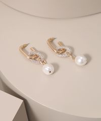 Brinco-Feminino-Alongado-com-Elos-e-Perola-Dourado-9980861-Dourado_1 Brinco-Feminino-Alongado-com-Elos-e-Perola-Dourado-9980861-Dourado_1