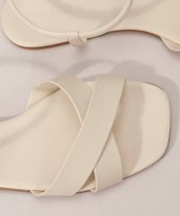 Rasteirinha-Feminina-com-Tira-Cruzadas-Bico-Quadrado-Bege-Claro-9992799-Bege_Claro_3