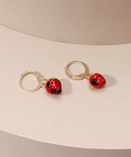Brinco-Feminino-com-Argola-com-Pingente-de-Morango-Dourado-9986854-Dourado_1 Brinco-Feminino-com-Argola-com-Pingente-de-Morango-Dourado-9986854-Dourado_1