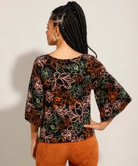 Blusa-Ampla-Estampada-Floral-com-Botoes-Manga-3-4-Decote-V-Preto-9981607-Preto_2
