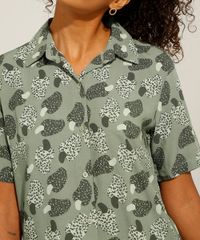 Camisa-Feminina-Manga-Curta-Estampada-de-Caju-Animal-Print-Onca-Ampla-Verde-Militar-9976358-Verde_Militar_4