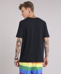 Camiseta-Masculina-com-Bolso-Estampado-Arco-Iris-Manga-Curta-Gola-Careca-Chumbo-9223915-Chumbo_2