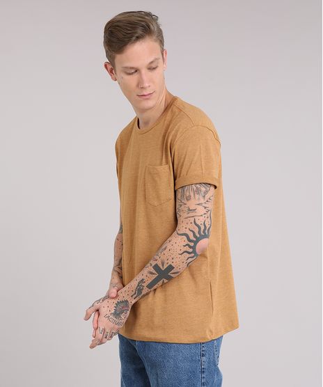Camiseta-Masculina-com-Bolso-Manga-Curta-Gola-Careca-Amarelo-Escuro-9164444-Amarelo_Escuro_1