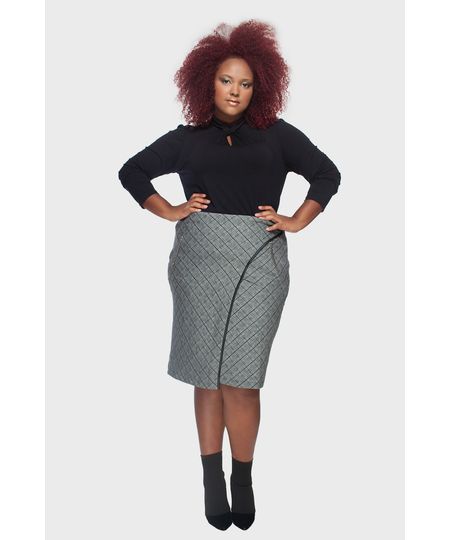 Saia Envelope Oxford Plus Size Menor preço em Saia Envelope Oxford Plus Size