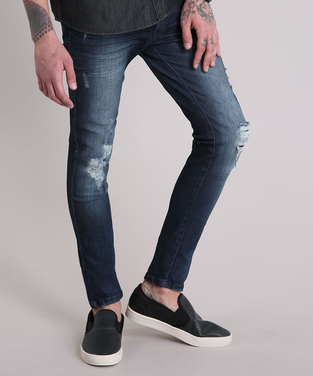 calça jeans escura destroyed