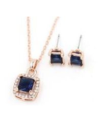 9995613-Rose_2
