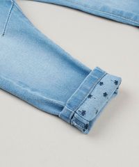 Calca-Jeans-Infantil-com-Barra-Estampada-de-Coqueiros-Azul-Claro-9235753-Azul_Claro_4