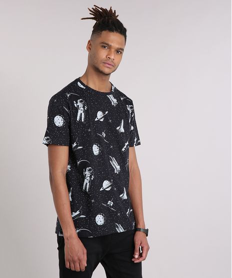 Camiseta-Masculina-Estampada-de-Astronautas-Manga-Curta-Gola-Careca-Preta-9210612-Preto_1