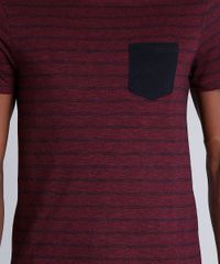 Camiseta-Masculina-Slim-Fit-Listrada-com-Bolso-Manga-Curta-Gola-Careca-em-Algodao---Sustentavel-Vinho-8709075-Vinho_4
