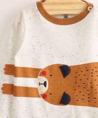 9992898-Off_White_3