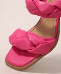 9996739-Rosa_4