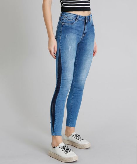calça jeans feminina com detalhe na lateral