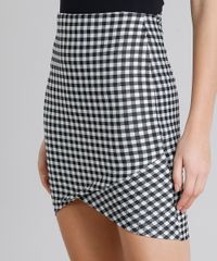 Saia-Feminina-Lapis-Curta-Estampada-Xadrez-com-Transpasse-Preta-9132369-Preto_4