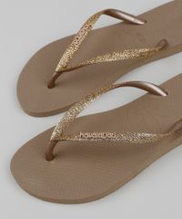 Chinelo Havaianas com Glitter Dourada Slim Detalhe Frontal