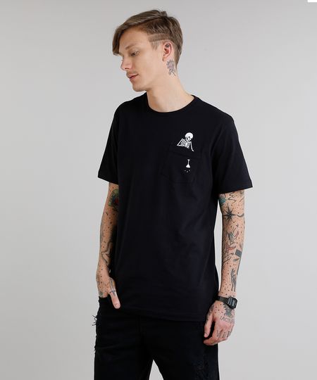Camiseta-Masculina-Esqueleto-com-Bolso-Manga-Curta-Gola-Careca-Preta-9253180-Preto_1 Camiseta-Masculina-Esqueleto-com-Bolso-Manga-Curta-Gola-Careca-Preta-9253180-Preto_1