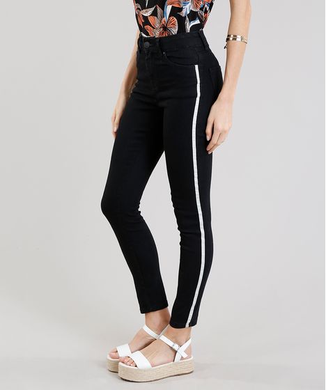 calça jeans preta com listra lateral