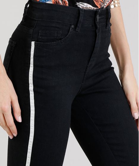 calça jeans preta com listra lateral