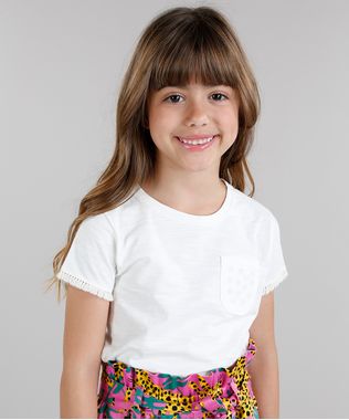 Blusa-Infantil-Fabula-com-Bolso-e-Franjas-Manga-Curta-Decote-Redondo-Off-White-9217645-Off_White_1