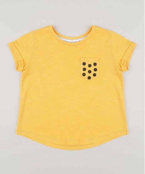 Blusa-Infantil-Fabula-com-Bolso-Bordado-Manga-Curta-Decote-Redondo-Mostarda-9225089-Mostarda_1