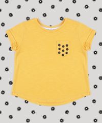 Blusa-Infantil-Fabula-com-Bolso-Bordado-Manga-Curta-Decote-Redondo-Mostarda-9225089-Mostarda_2
