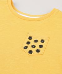 Blusa-Infantil-Fabula-com-Bolso-Bordado-Manga-Curta-Decote-Redondo-Mostarda-9225089-Mostarda_5