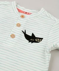 Camiseta-Infantil-Bento-Listrada-com-Tubarao-Manga-Curta-Gola-Careca-Off-White-9165218-Off_White_5