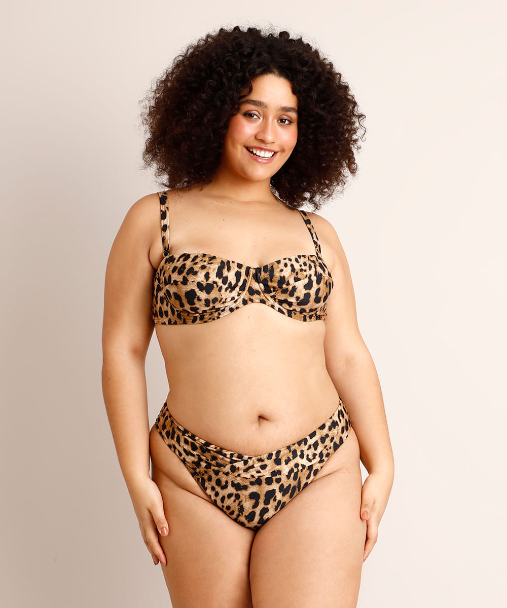 Biquíni Calcinha Plus Size Tanga Estampada Animal Print Onça com Franzido e Transpasse Proteção UV50+ Bege Claro