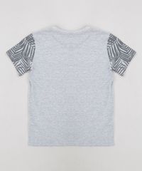 Camiseta-Infantil-com-Estampa-de-Folhagem-e-Bolso-Manga-Curta-Gola-Careca-Cinza-Mescla-9233714-Cinza_Mescla_2