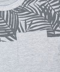 Camiseta-Infantil-com-Estampa-de-Folhagem-e-Bolso-Manga-Curta-Gola-Careca-Cinza-Mescla-9233714-Cinza_Mescla_3