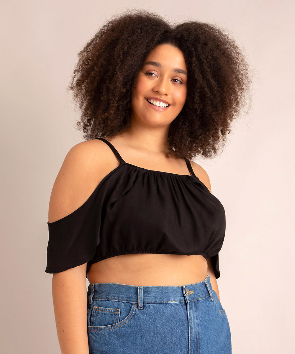 Blusa Cropped Plus Size de Viscose Open Shoulder Manga Curta Decote Reto Preta