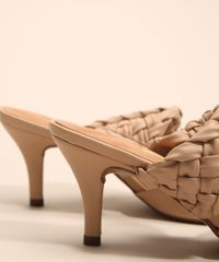 scarpin-feminino-bico-fino-com-tira-trancada-salto-medio-fino-vizzano-bege-1007459-Bege_2 scarpin-feminino-bico-fino-com-tira-trancada-salto-medio-fino-vizzano-bege-1007459-Bege_2