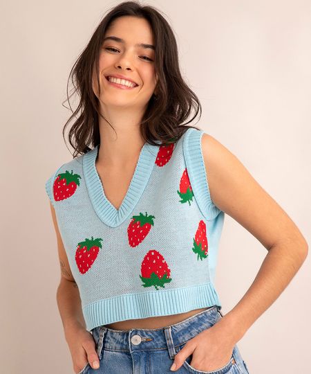 colete-cropped-de-trico-estampado-morangos-decote-v-azul-claro-1010750-Azul_Claro_1 colete-cropped-de-trico-estampado-morangos-decote-v-azul-claro-1010750-Azul_Claro_1