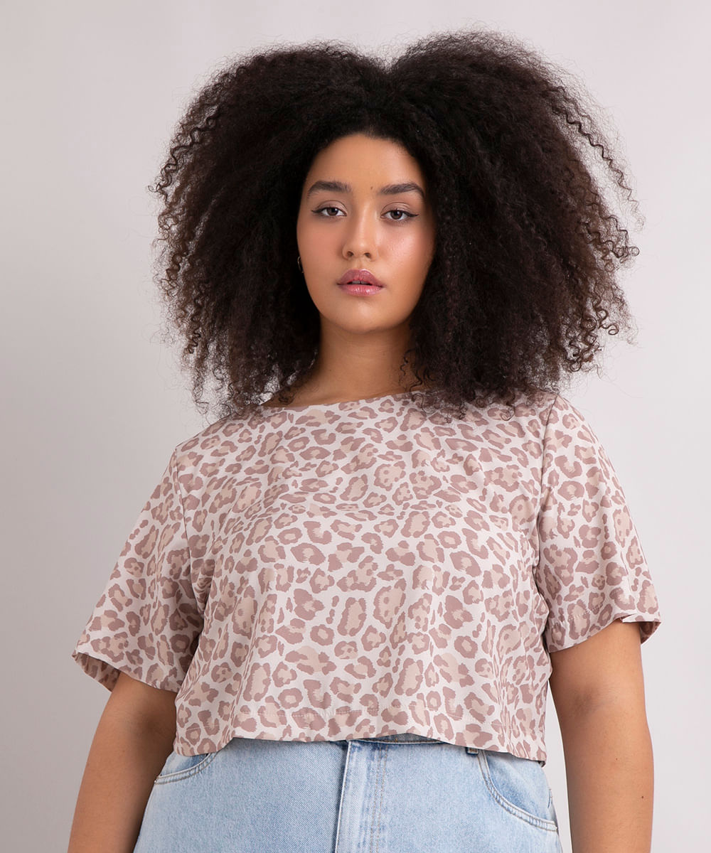 blusa cropped estampada animal print oncinha manga curta decote redondo bege claro