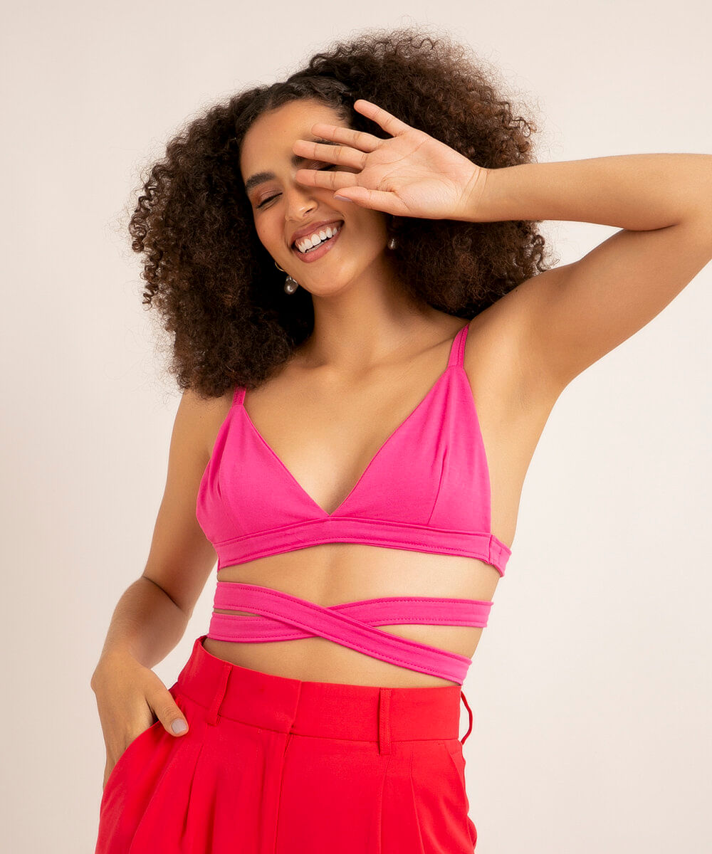 top cropped triangular com amarração rosa