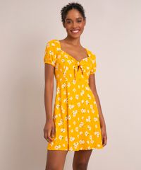 vestido-curto-estampado-margaridas-manga-curta-decote-coracao-com-no-amarelo-1007517-Amarelo_4
