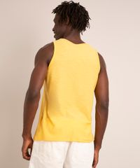 regata-de-algodao-gola-careca-estampada-coqueiros-amarela-1012100-Amarelo_4
