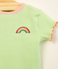 blusa-infantil-canelada-manga-curta-com-bordado-de-arco-iris-verde-1010276-Verde_3