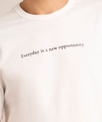 camiseta-de-algodao--everyday-is-a-new-opportunity--manga-curta-gola-careca-branca-1012244-Branco_4