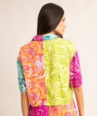 camisa-cropped-de-viscose-estampado-paisley-manga-curta-alem-dos-mares-noronha-manu-gavassi-multicor-1005571-Multicor_2